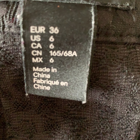 H&M black textured A line pleated skirt - size 6 - Picture 6 of 7